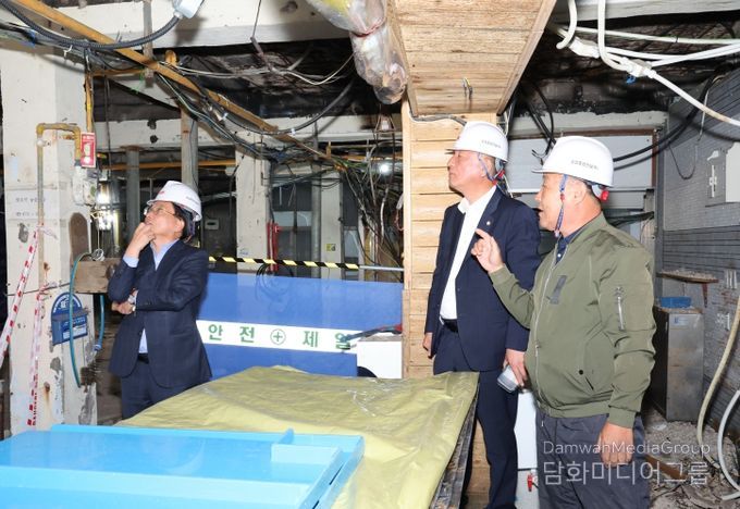 김석한 산업경제위원장, 고성공룡시장 시설현대화 공사 현장 점검