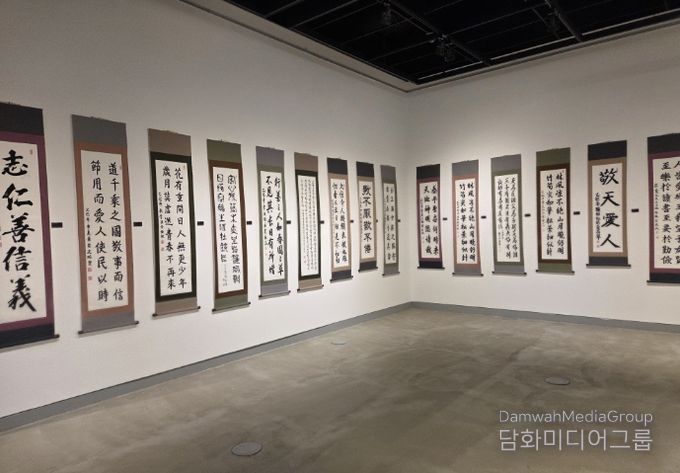 문화예술동아리 전시회 모습