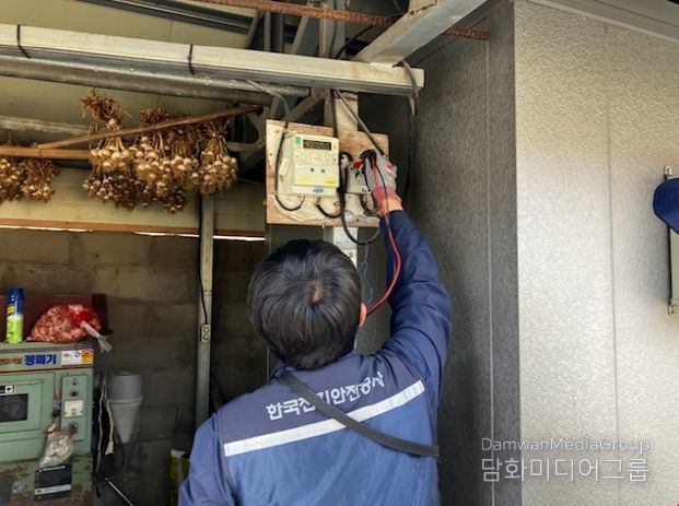 남부출장소, 농촌마을 노후 전기시설 점검·수리 활동