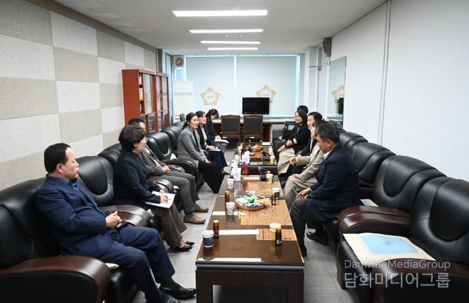 대전 중구의회 사회도시위원회가 중구 사회복지관 협의회와 소통간담회를 개최했다.