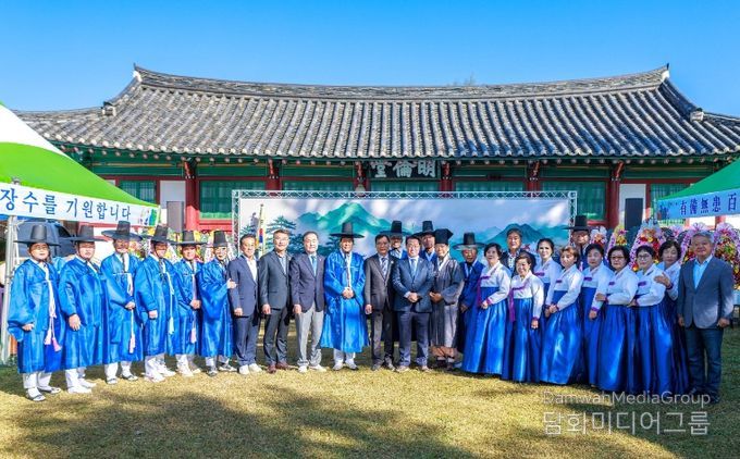 보성군 보성향교, 제25회 기로연 성황리 마무리_명륜당 광장에서 보성 기로연이 성황리에 마무리됐다(가운데 오른쪽부터 왼쪽으로 _문금주 국회의원, 서형빈 보성 부군수, 김경열 보성군의회 의장, 김재철 도의원)