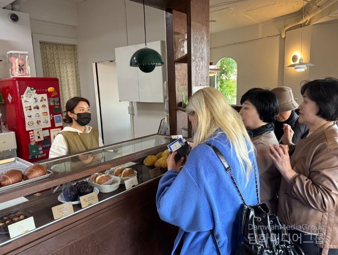 도심 전체가 하나의 무대가 된 ‘미식탐정단’