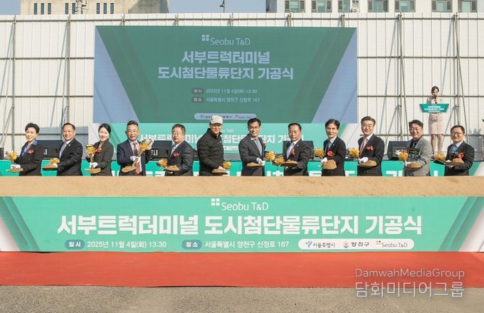 기공식 시삽 모습(이기재 양천구청장(오른쪽), 오세훈 서울시장(왼쪽))