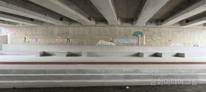 충주시 호암동의 사계, 벽화로 피어나다!