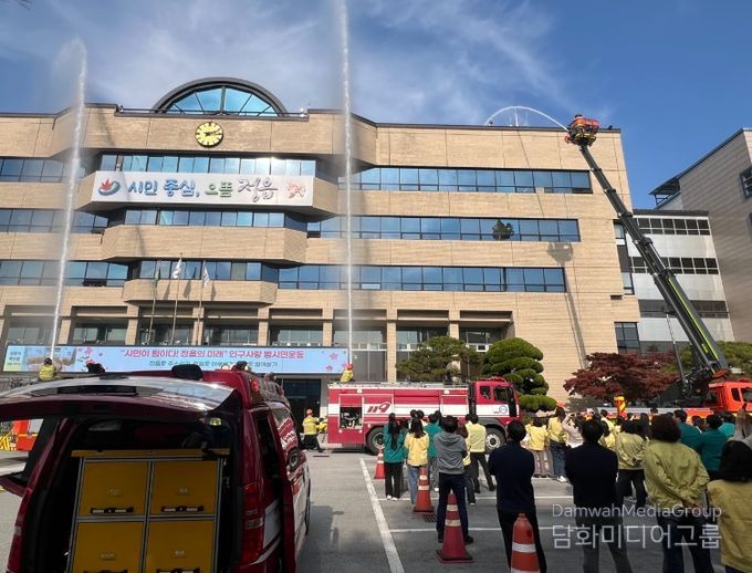 정읍시청 광장서 ‘실전 방불’ 소방훈련