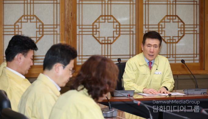 포항시는 5일 포스코 포항제철소 사고에 따른 긴급 대책회의를 긴급 소집했다.