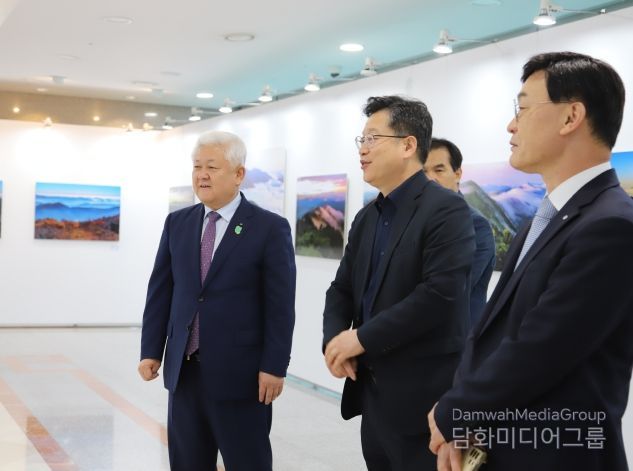 ‘덕유산국립공원 지정 50주년 기념 국회 사진전’