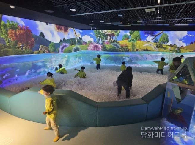 태화강생태관, 미디어아트 신규 전시공간 ‘물빛놀이터’ 인기