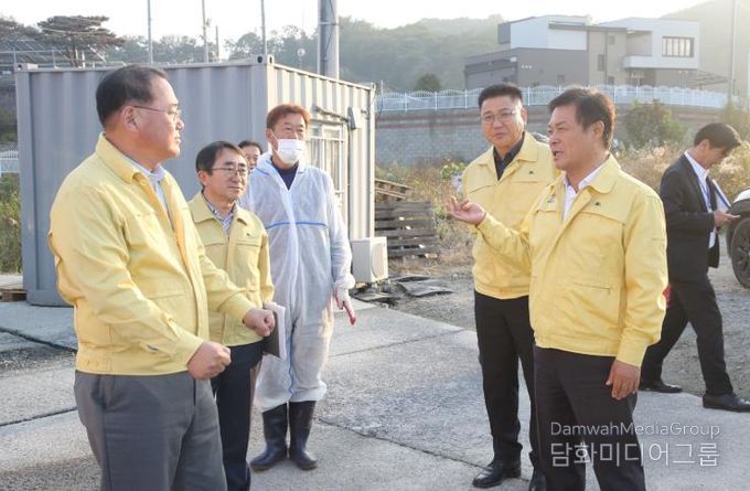 “AI 확산 원천 차단”…이학수 시장·김종훈 경제부지사, 정읍 거점소독시설 점검