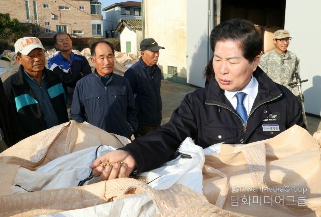 고흥군수, 공공비축미 수매 현장 격려