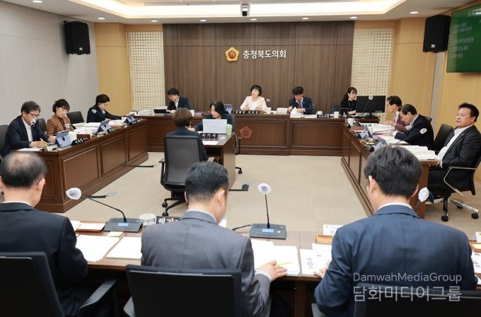 충북도의회 산업경제위원회는 6일 제430회 정례회에서 과학인재국, 충북과학기술혁신원, 충북테크노파크에 대한 2025년도 행정사무감사를 실시했다.