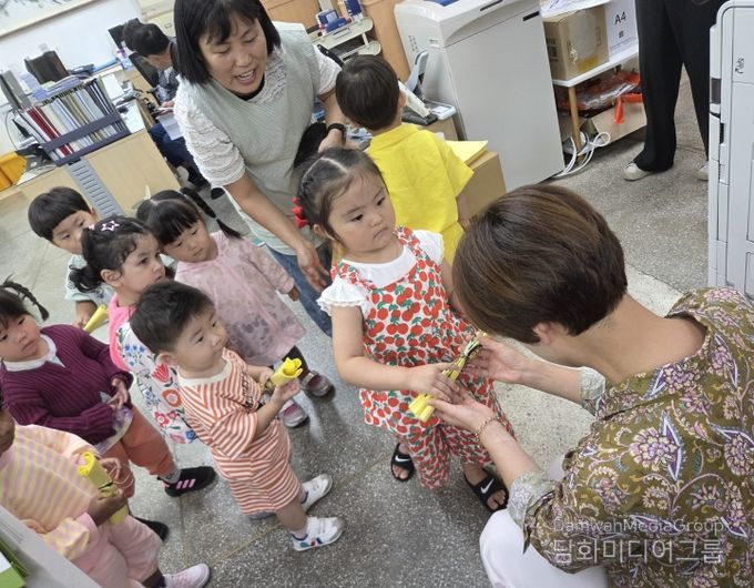 고사리 손으로 모은 우유팩으로 종량제 쓰레기봉투