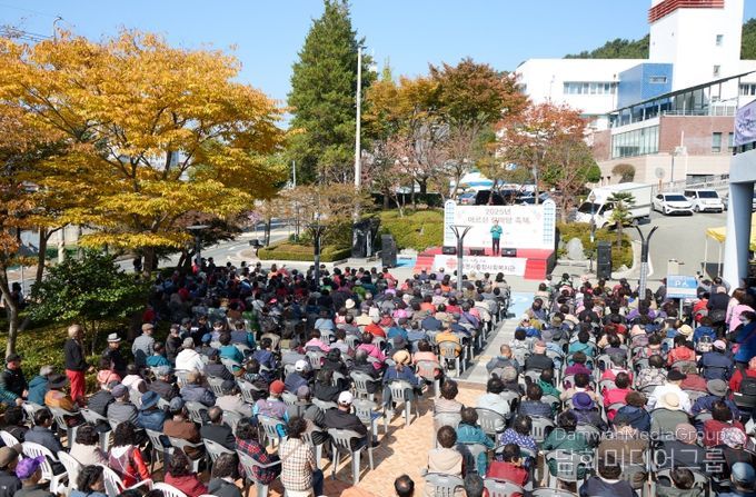 통영시종합사회복지관, 어르신 한마당 축제‘사랑합니데이’성료