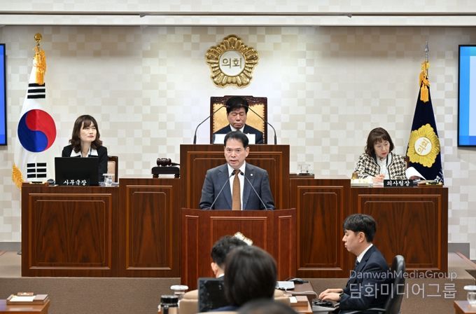 제290회 정례회 제1차 본회의에서 김성군 의원 5분 자유발언 모습