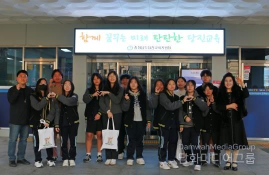 당진교육지원청, 송악중 사회참여학생동아리와 함께 지역사회 활동 담은 ‘작은 사진전’ 개최