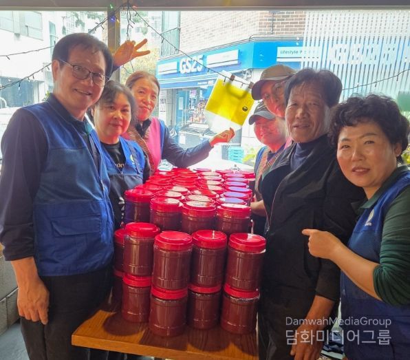 광명시 소하1동 바르게살기위원회는 지난 8일 소하1동 행정복지센터에서 ‘사랑의 고추장 나눔 행사’를 실시했다.