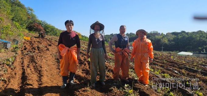 교동통장협의회, 농촌 일손 돕기 봉사