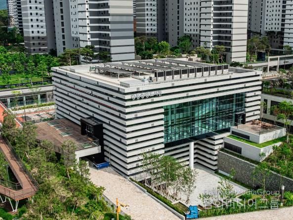 강동중앙도서관 전경