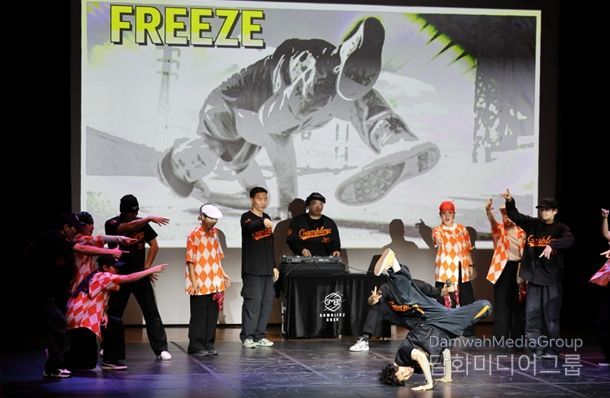 해설이 있는 스트리트댄스 <카르페디엠> 공연