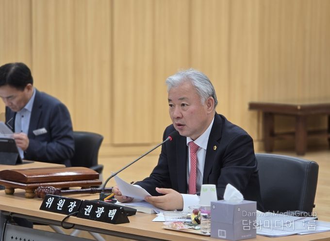 경상북도의회 권광택 위원장