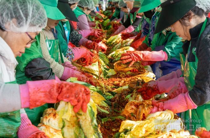 익산시새마을회, 온정 듬뿍 담은 사랑의 김장 나눔