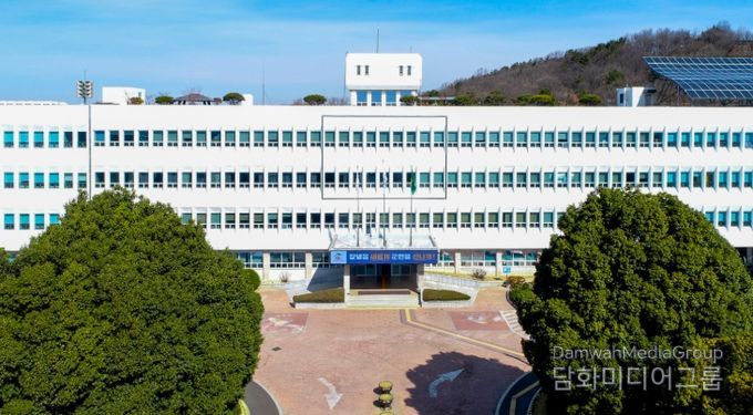 1. 창녕군청 전경