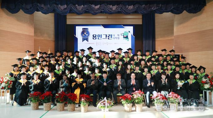 14일 용인시농업기술센터에서 '2025년 용인그린대학 제19기 및 대학원 제10기 졸업식'이 열렸다.