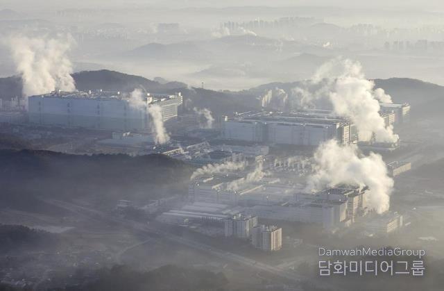 삼성디스플레이 전경. 아산시의 꾸준한 성장에는 대기업과 유관 기업 등 양질의 일자리가 주요했다.