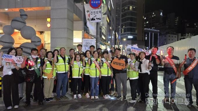 방이맛골에서 진행된 불법광고물 합동단속 캠페인 모습