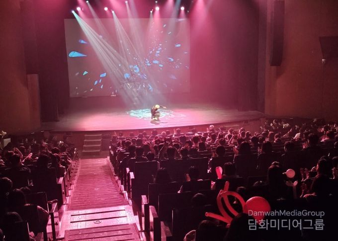 디스이즈 잇 공연 사진