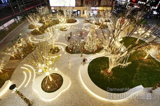 2025년 11월 17일_다사광장 크리스마스 경관조명 사진 1(2024년 다사광장 크리스마스 경관조명)