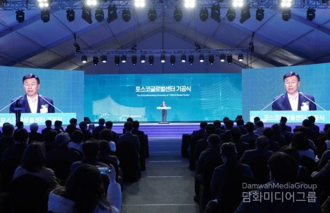 신상진 성남시장이 11월 17일 위례 도시지원시설용지 2부지에서 열린 ‘포스코 글로벌센터 기공식’에서 인사말을 하고 있다