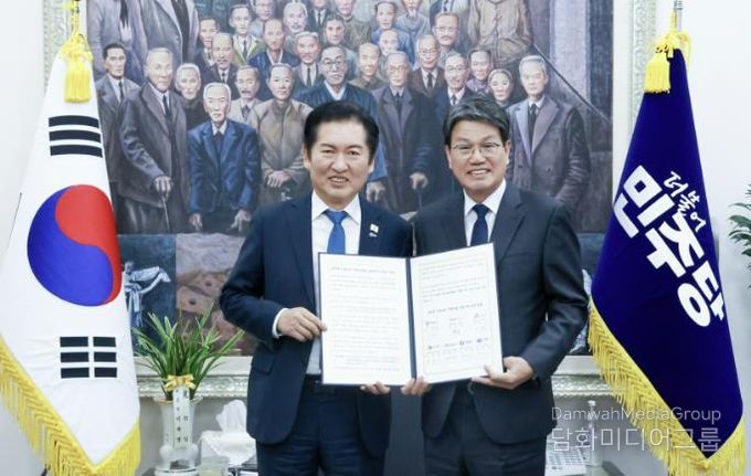 김돈곤 군수와 정청래 대표가 농어촌기본소득 시범사업 성공을 위한 국비 상향 논의를 위한 만남을 가졌다.