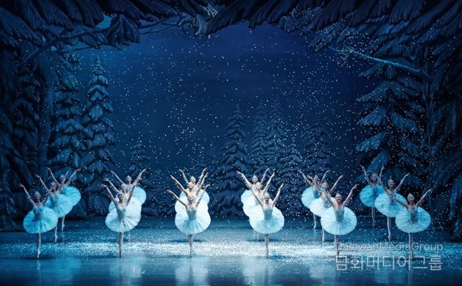 연말 공연 中 발레 <호두까기인형> 사진