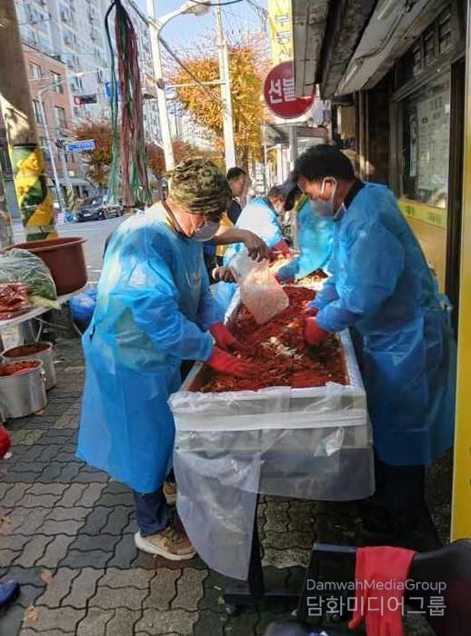 의정부시 가능동 가재울적십자봉사회, 취약계층 위한 김장김치 기탁