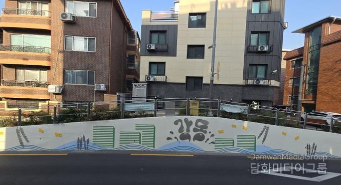 자연과 도심이 조화된 친환경 도시를 표현한 천호옹벽 A면