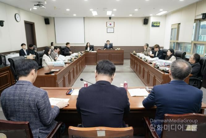 용인특례시의회 자치행정위원회, 행정사무감사 5일차- 용인도시공사, 용인시자원봉사센터, 용인시정연구원 행정사무감사 실시