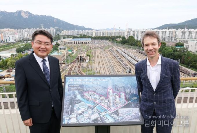 2025년 9월 노원구청 옥상)요하네스 회장과 오승록 노원구청장