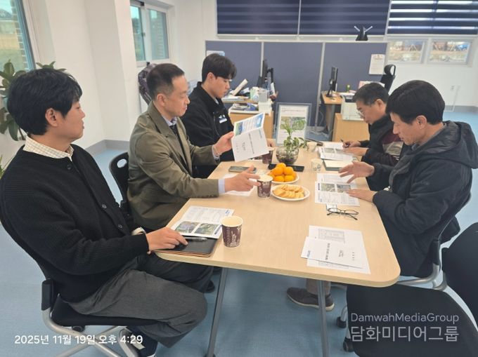 옥천군 화물자동차 공영차고지를 방문한 여주시 직원 모습