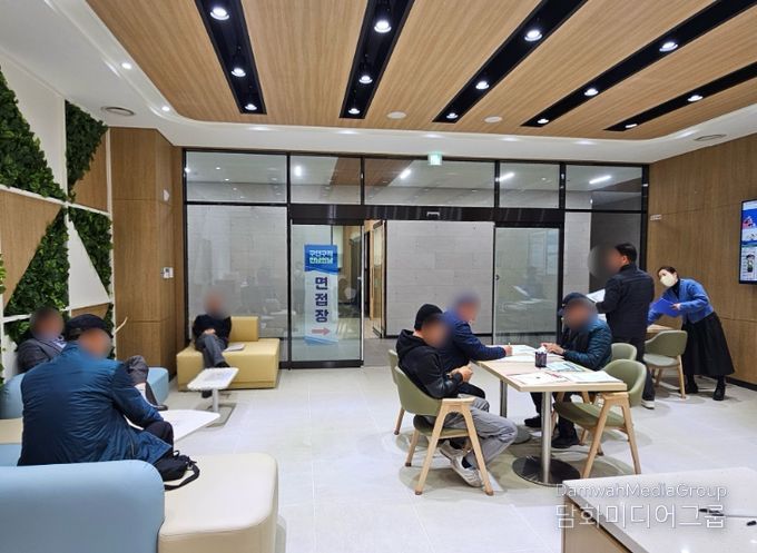 천안시는 지난 25일 일자리종합지원센터 구인구직 만남의 날 행사를 개최했다.