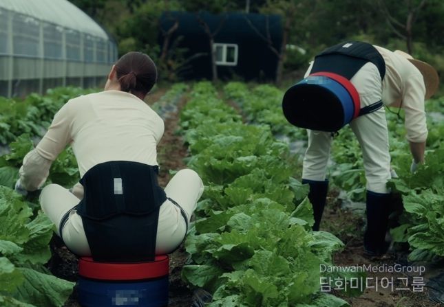 나주시가 올해 보급한 농작업 편의의자가 농업인들로부터 큰 호응을 얻고 있다.