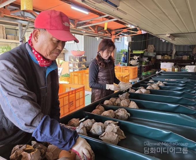(왼쪽)김학용 세종시과수연합회장