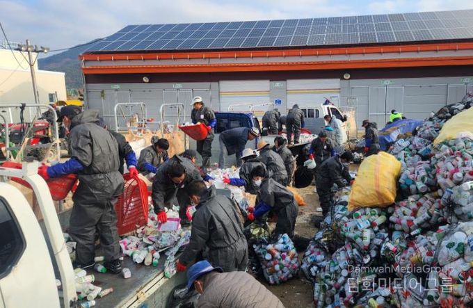 농촌지도자회 무주군연합회 농약 빈병 및 영농 폐자재 수거