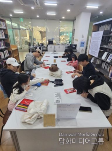 미술자료실 관객참여 프로그램 홍보 이미지