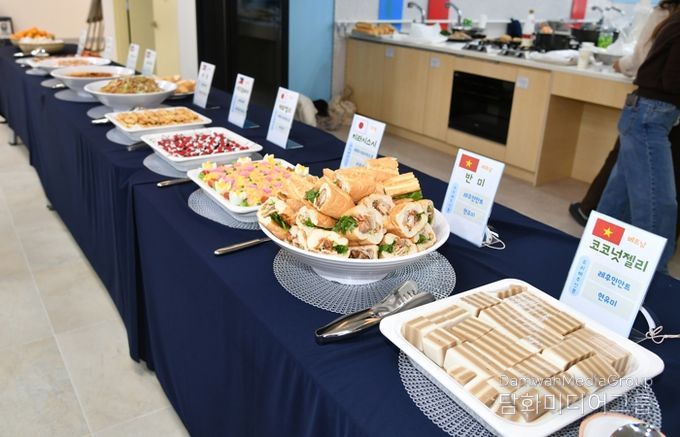 화천지역 다문화가족이 참여한 요리대회가 지난 29일 화천읍 화천군 가족센터에서 최문순 화천군수를 비롯해 결혼이민여성 및 자녀들이 참석한 가운데 열렸다.