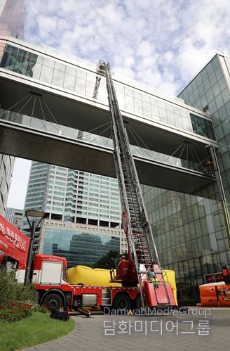 24년 잠실 롯데타워 초고층 건축물 화재 대피훈련 사진