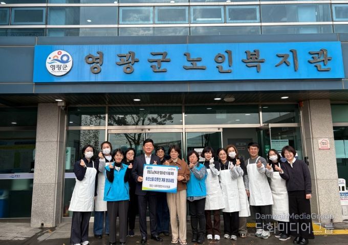 어르신들의 건강한 겨울나기를 지원하고자 노인복지관에서 급식 봉사활동