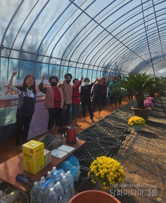 회산백련지에 조성된 ‘하우스 황토맨발 건강길’