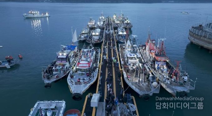 대회 성공을 위해 출항을 준비중인 낚시선박들.