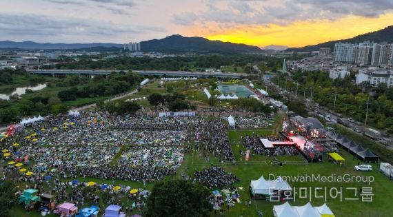 지난 9월 황룡친수공원에서 열린 제3회 광산뮤직ON페스티벌 행사장 전경. 이틀간 9만 5,000여 명이 찾아 가을의 낭만과 감성을 즐겼다.